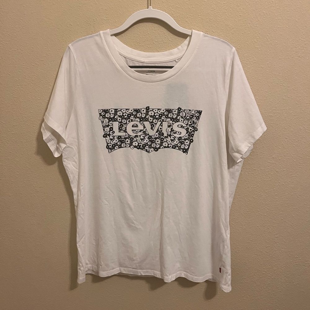 Bundle of 2 Women’s T-shirts